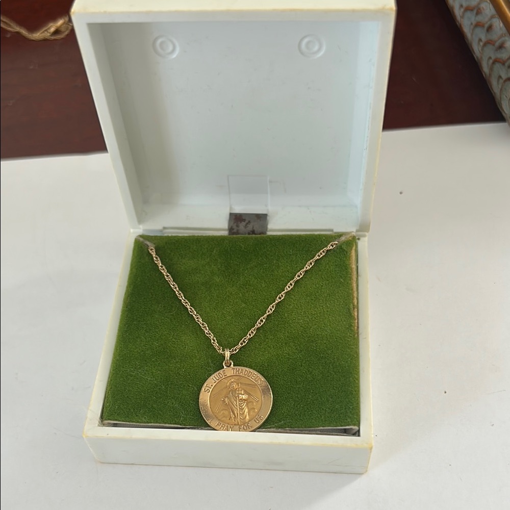 Elegant 14 karat St Jude medal Gold Pendant Necklace